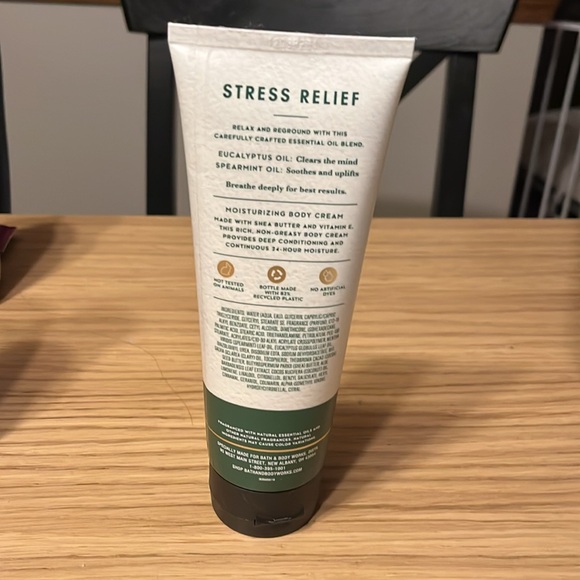 Bath & Body Works Body Cream. Eucalyptus + Spearmint. - Picture 2 of 2